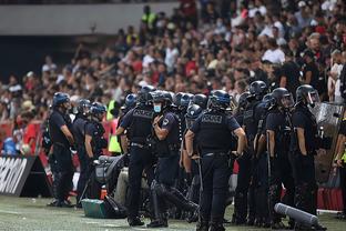 这还是足球吗？对手两红后摩洛哥U17全场80脚射门16-0取胜