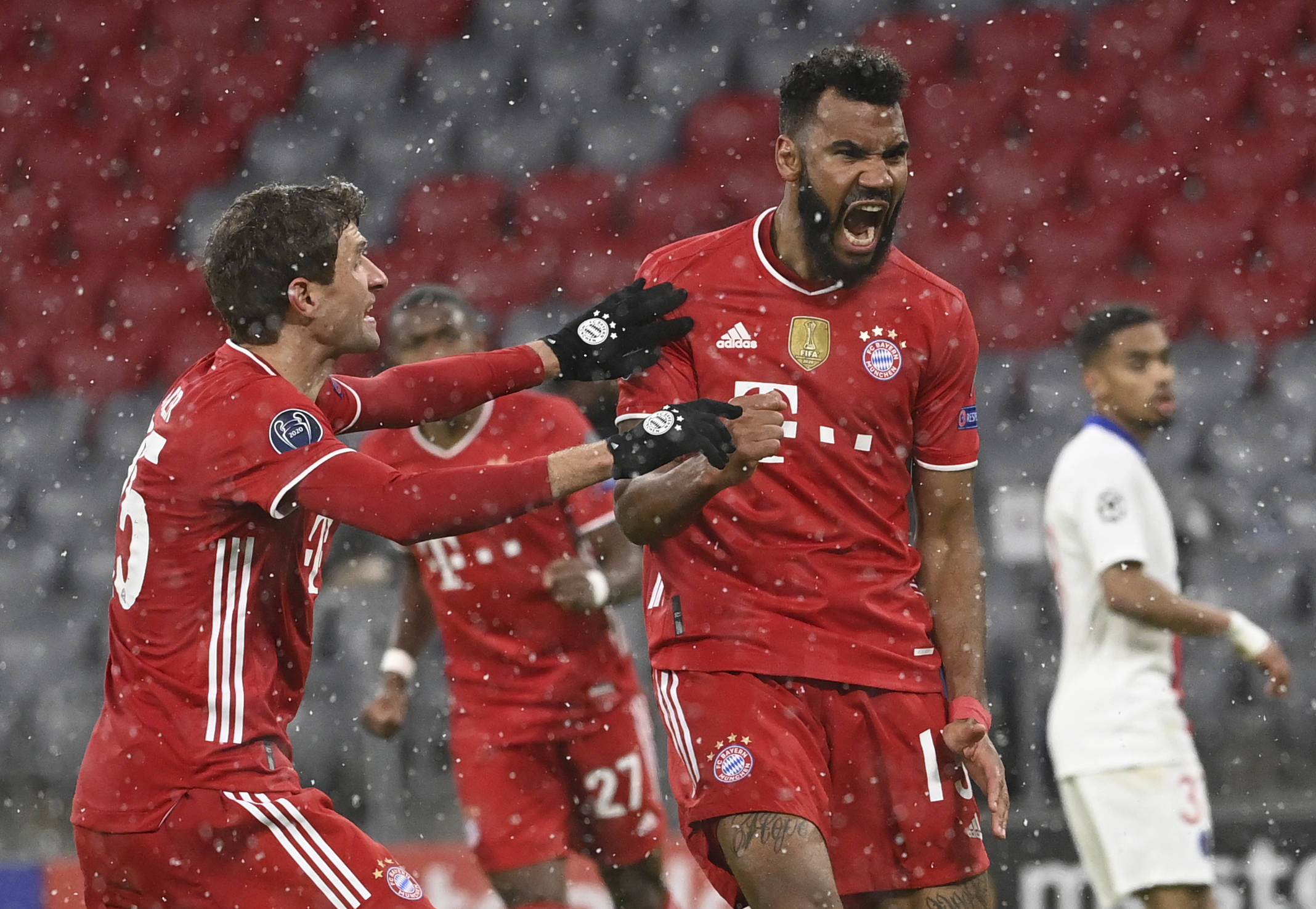 国脚关键进球助球队晋级淘汰赛