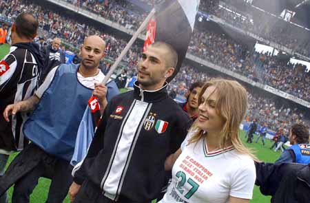 长春亚泰为降级致歉：将稳住根基，力争在一两年内重返中超