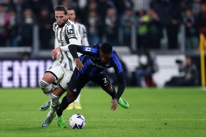 法甲裁判主管：卡马拉飞铲舍瓦利耶未染红，问题出在视频回放（法甲裁判负责人：卡马拉飞铲舍瓦利耶未被罚下，症结在VAR回放）