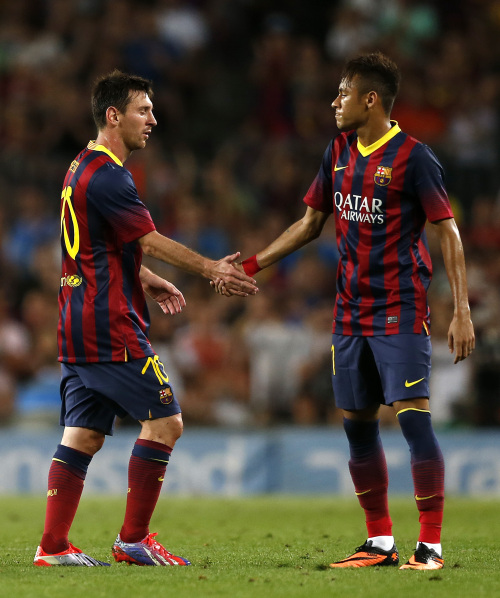 达尼洛同时斩获两座欧冠&解放者杯冠军，为历史首人