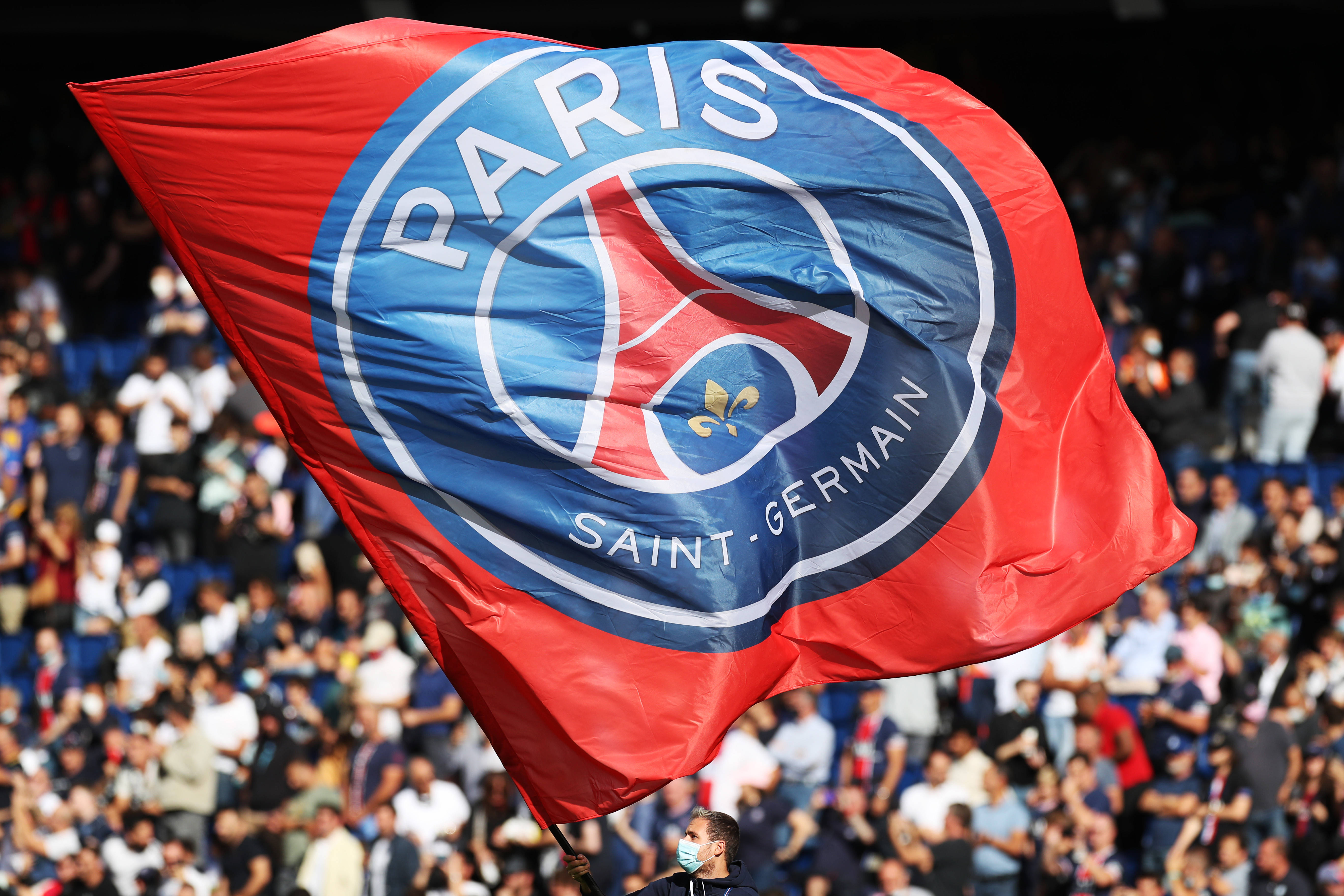 赛前梅州球迷晒多幅Tifo，致敬投资人魏晋平与梅州全体队员