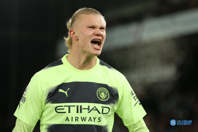 球员C罗先生，完成一次精彩的倒钩破门。