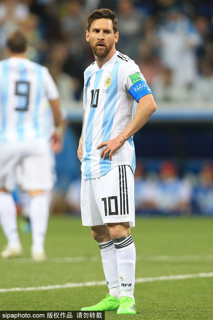 杜兰特：你永远都不知道阿门每晚会做些什么，因为他无所不能