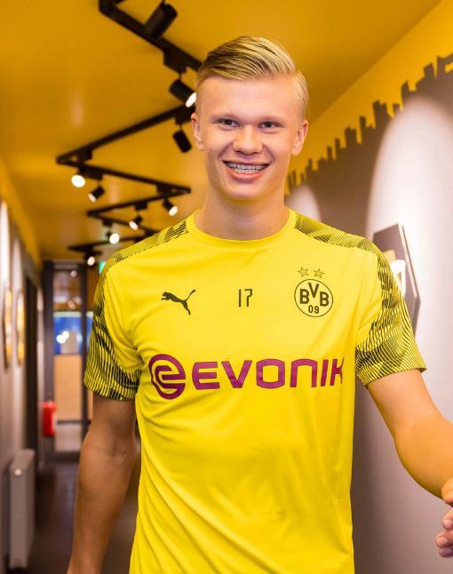 U22国足末战平乌兹别克斯坦无缘冠军，韩国夺2025熊猫杯冠军（U22国足末轮战平乌兹别克斯坦无缘问鼎，韩国加冕2025熊猫杯）