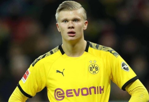 慎入，尼日利亚超比赛中一球员被对方球迷冲进场内割喉